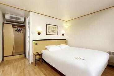 هتل Kyriad Direct Soissons