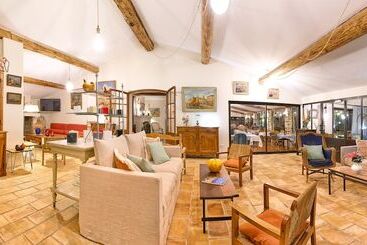 هتل La Ferme D Augustin