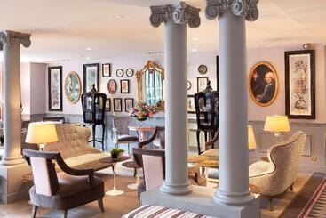هتل La Maison Favart