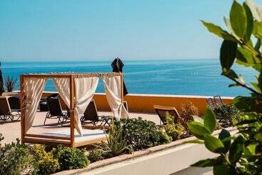 ホテル Hôtel La Pérouse Nice Baie Des Anges   Recently Fully Renovated