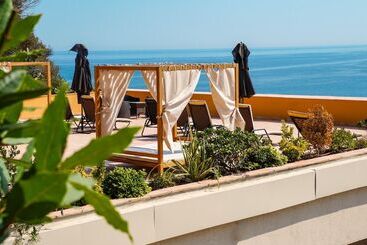 ホテル Hôtel La Pérouse Nice Baie Des Anges   Recently Fully Renovated