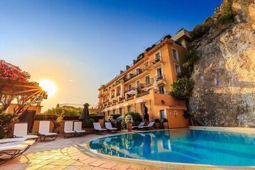ホテル Hôtel La Pérouse Nice Baie Des Anges   Recently Fully Renovated