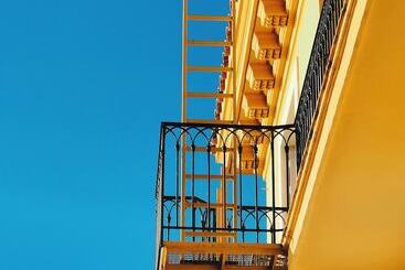 Отель Hôtel La Pérouse Nice Baie Des Anges   Recently Fully Renovated