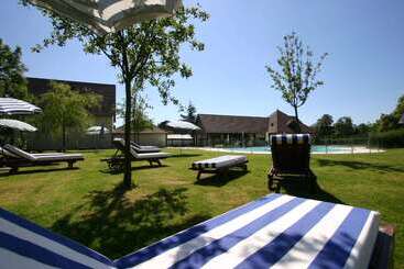 هتل Logis Le Clos Deauville Saint Gatien
