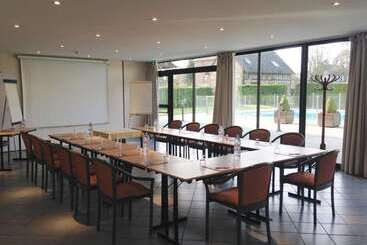 هتل Logis Le Clos Deauville Saint Gatien
