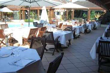 هتل Logis Le Clos Deauville Saint Gatien