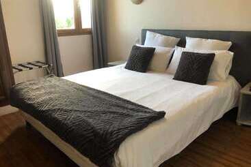 هتل Logis Le Clos Deauville Saint Gatien