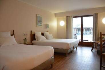 هتل Logis Le Clos Deauville Saint Gatien
