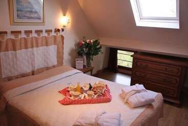 هتل Logis Le Clos Deauville Saint Gatien