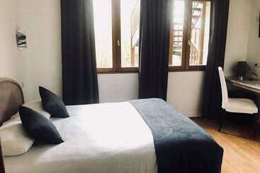 هتل Logis Le Clos Deauville Saint Gatien