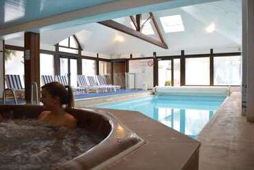 هتل Logis Le Clos Deauville Saint Gatien