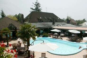 هتل Logis Le Clos Deauville Saint Gatien