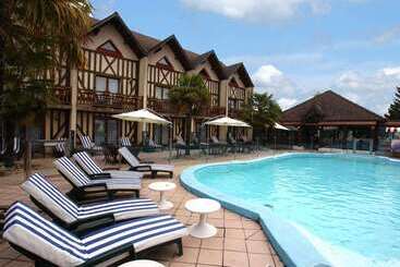 هتل Logis Le Clos Deauville Saint Gatien