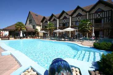 هتل Logis Le Clos Deauville Saint Gatien