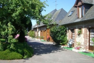 هتل Logis Le Clos Deauville Saint Gatien