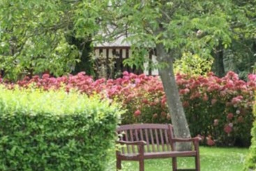 هتل Logis Le Clos Deauville Saint Gatien