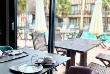 هتل Logis Le Clos Deauville Saint Gatien