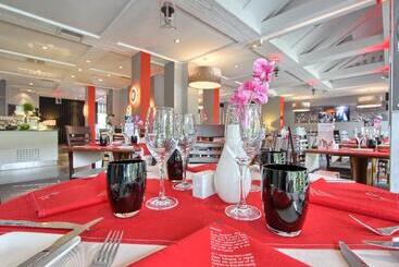 هتل Mercure Parisvelizy