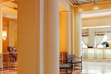 B4 Grand Hotel Lyon