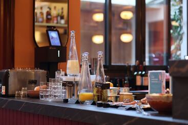 هتل Clapclap Hôtel, Food & Bar
