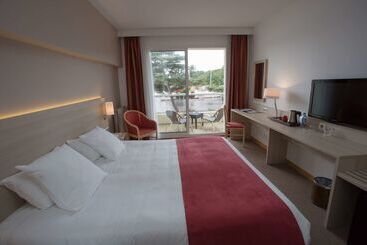 هتل Best Western Plus Le Roof Vannes Bord De Mer