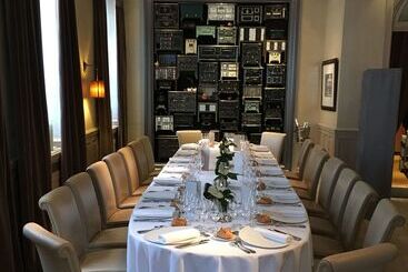 هتل & Spa Le Grand Monarque, Bw Premier Collection