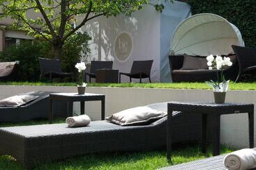 هتل & Spa Le Grand Monarque, Bw Premier Collection