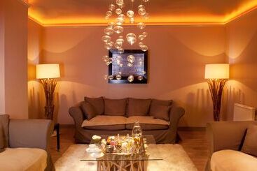 هتل & Spa Le Grand Monarque, Bw Premier Collection