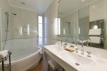 هتل & Spa Le Grand Monarque, Bw Premier Collection