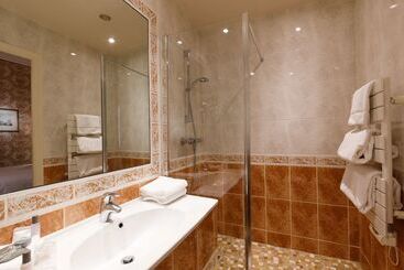 هتل & Spa Le Grand Monarque, Bw Premier Collection