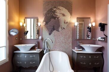 هتل & Spa Le Grand Monarque, Bw Premier Collection