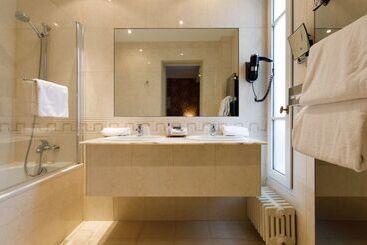هتل & Spa Le Grand Monarque, Bw Premier Collection