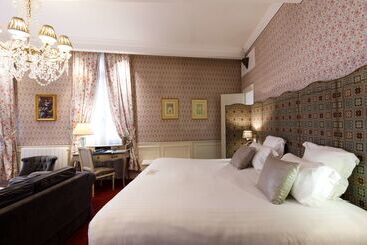 هتل & Spa Le Grand Monarque, Bw Premier Collection