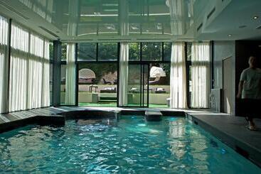 هتل & Spa Le Grand Monarque, Bw Premier Collection