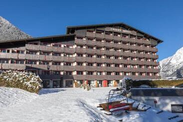 هتل Chalet Hôtel Le Prieuré & Spa