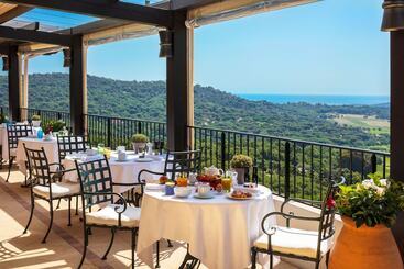 هتل Hostellerie Le Baou