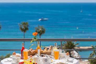 هتل Hôtel Barrière Le Majestic Cannes