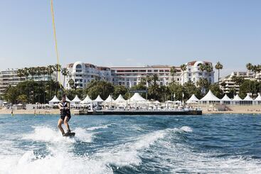هتل Hôtel Barrière Le Majestic Cannes