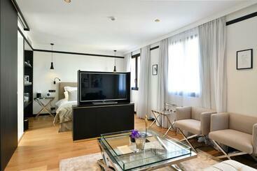 هتل Hôtel Restaurant Le Touring   Teritoria