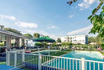 هتل Hôtel Mercure Annecy Sud