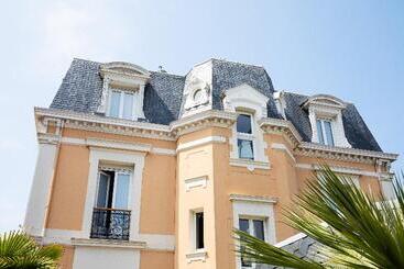 هتل La Villefromoy