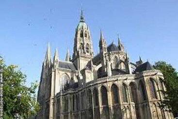 هتل Le Bayeux