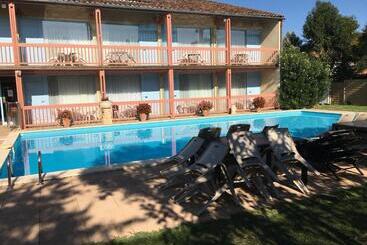 هتل Le Logis Des Cordeliers