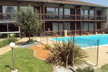 هتل Le Logis Des Cordeliers