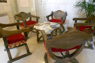 هتل Le Medieval Palais Des Papes