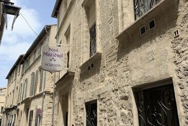 هتل Le Medieval Palais Des Papes