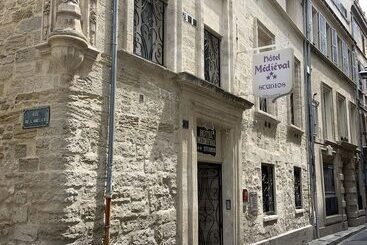 هتل Le Medieval Palais Des Papes