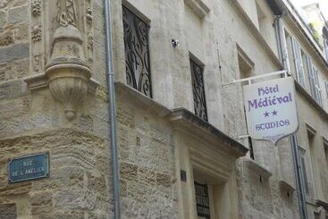 هتل Le Medieval Palais Des Papes