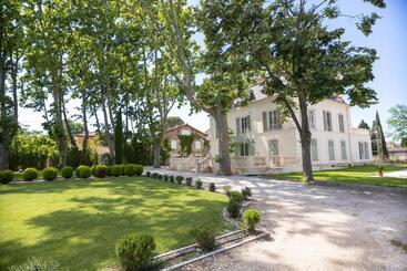 Les Frenes En Provence Château Zen - Avignon