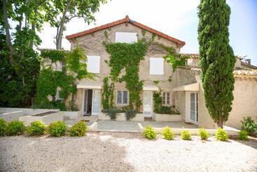 هتل Les Frenes En Provence Château Zen